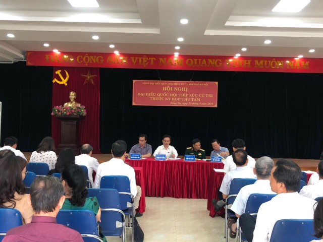 Đại biểu Quốc hội Hà Nội, đơn vị bầu cử số 2 tiếp xúc cử tri trước kỳ họp Tám, Quốc hội khóa XIV